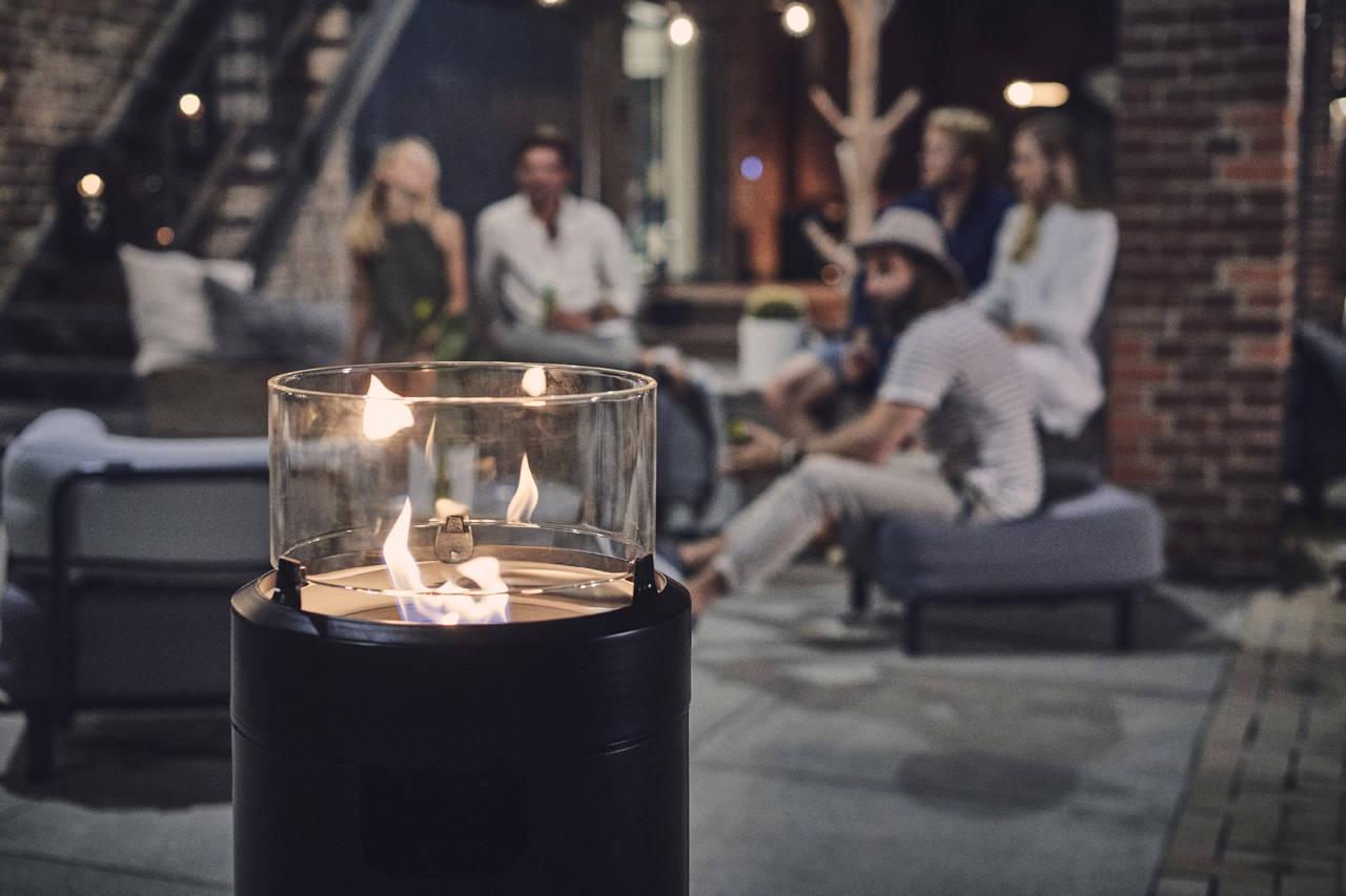 Enders Terrassenfeuer » Nova LED M Black « Ambiente-Licht & Flamme