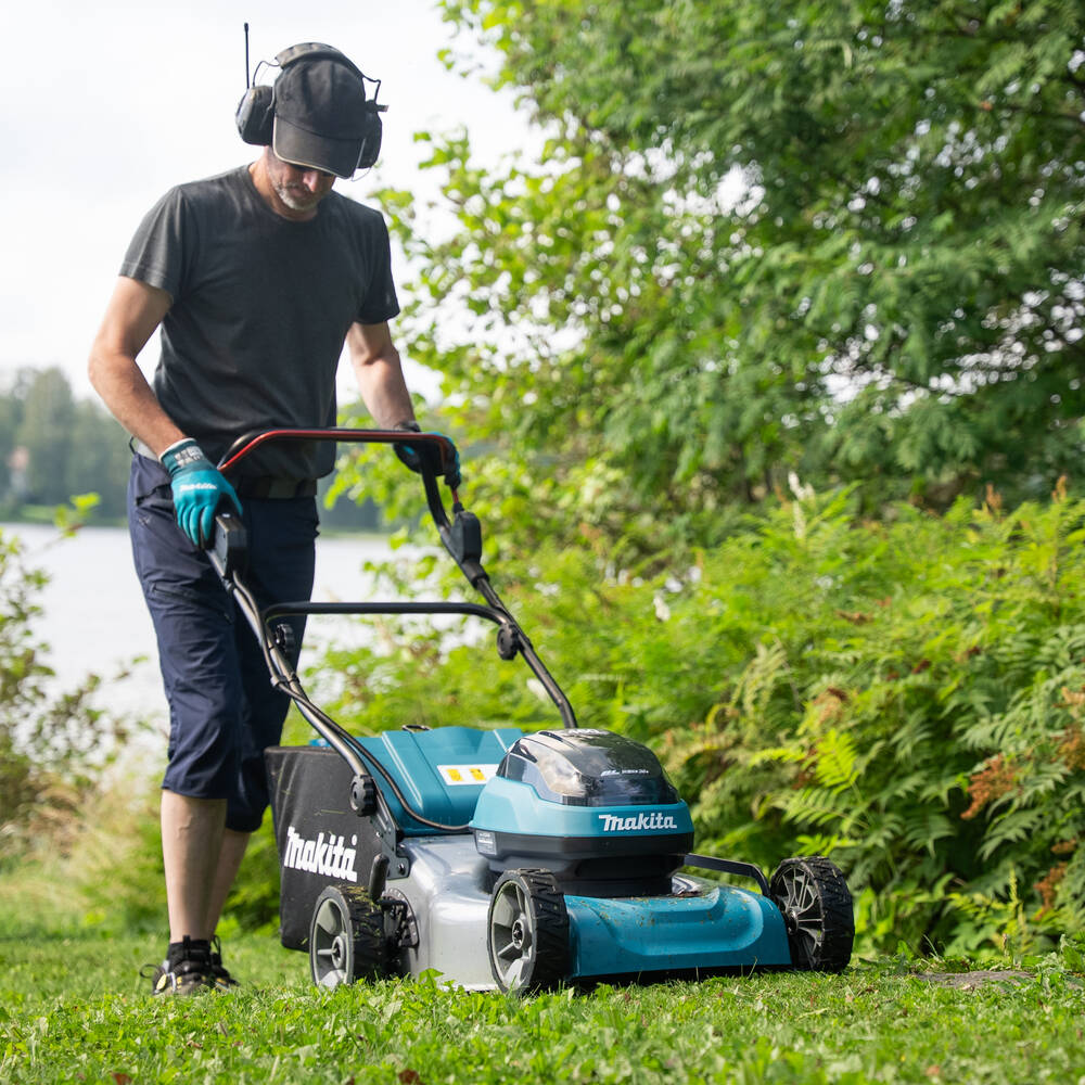♦ OUTLET ♦ Makita 3-in-1 Akku-Rasenmäher » DLM466PT2 « mit Akkus, Stahldeck, 36 V