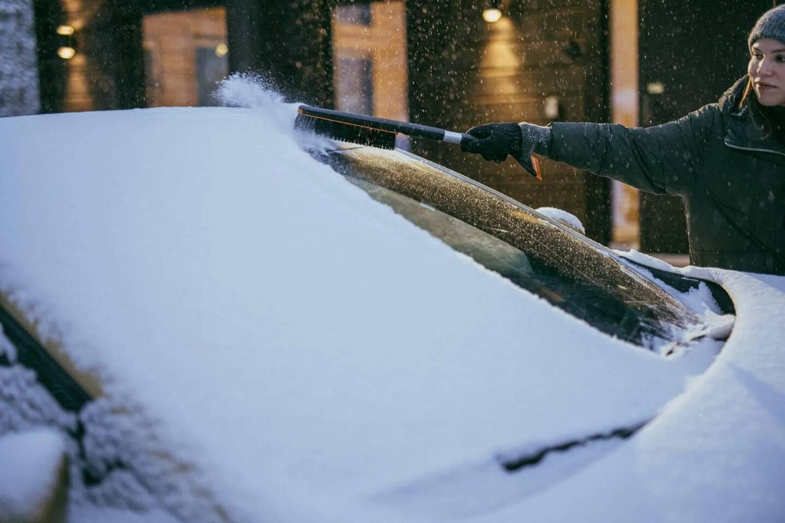 Fiskars Eiskratzer mit Schneebürste » 1078495 « 2-Zonen-Borsten
